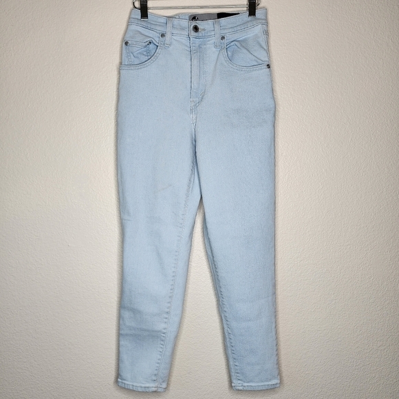 Levi's SilverTab Light Wash High Waisted Mom Jeans 26 - Picture 2 of 6